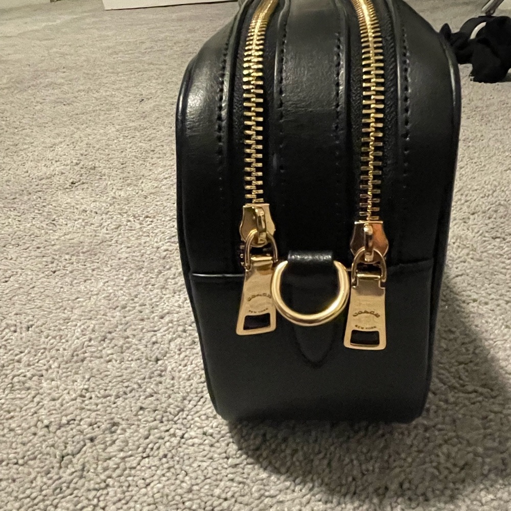 Jes Crossbody